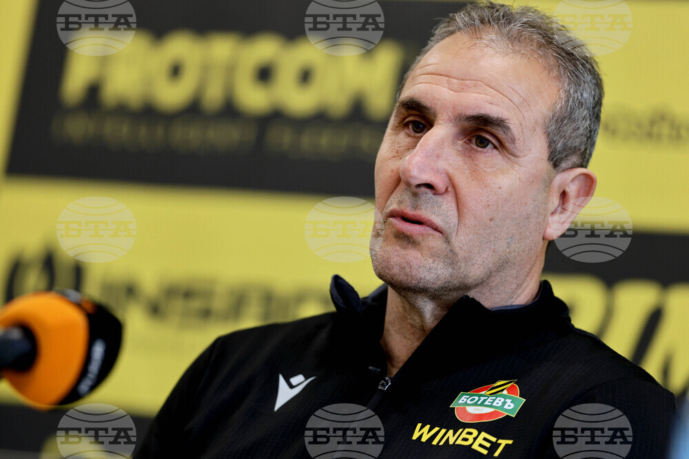 "Може би самочувствието пред гола и класата си оказа влияние", коментира наставникът на Ботев (Пловдив) Димитър Димитров