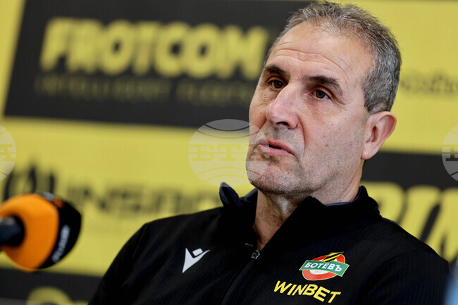 "Може би самочувствието пред гола и класата си оказа влияние", коментира наставникът на Ботев (Пловдив) Димитър Димитров