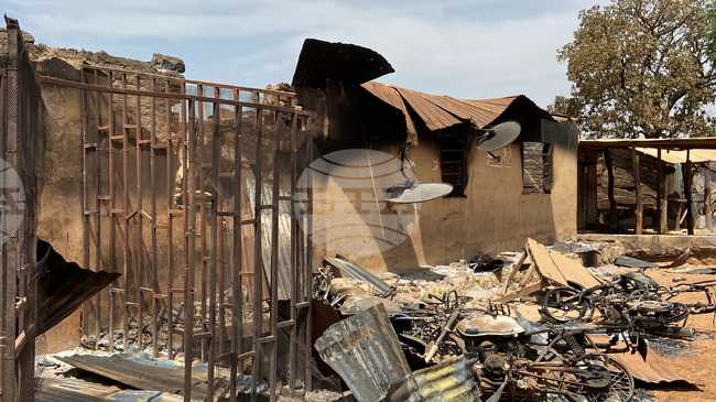 Най-малко 50 души бяха убити, а няколко жени и деца отвлечени, при нападение на въоръжени мъже в щата Замфара в Северозападна Нигерия 