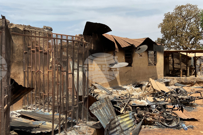 Най-малко 50 души бяха убити, а няколко жени и деца отвлечени, при нападение на въоръжени мъже в щата Замфара в Северозападна Нигерия 