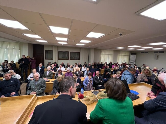 Корнелия Нинова: ГЕРБ, ПП и ДБ са едно и също в политиките. Карат се само кой е по-корумпиран