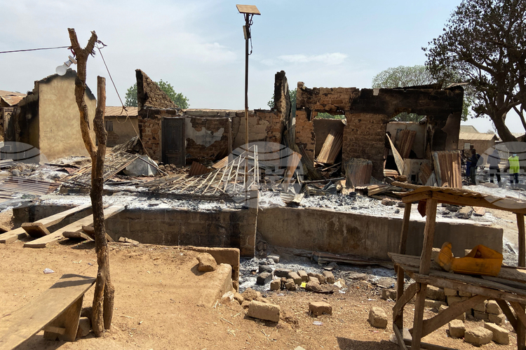 Най малко 51 души са били отвлечени а 3 души са