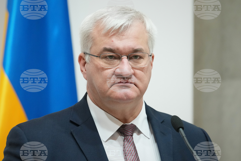 Решението на МОК да дисквалифицира състезателя в скелетона Владислав Хераскевич е „срамен момент“, смята украинският външен министър