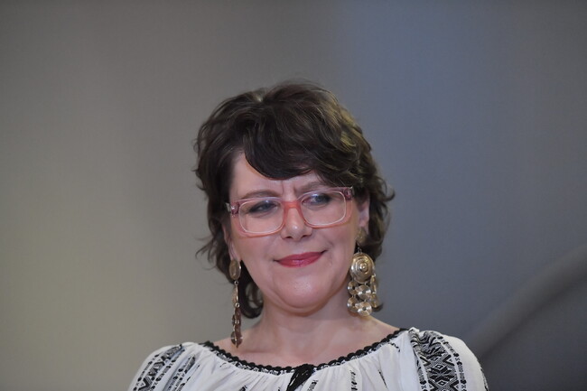 Аджерпрес: В Букурещ беше представен каталог за народната носия в изкуството с фокус върху румънската блуза „ия“