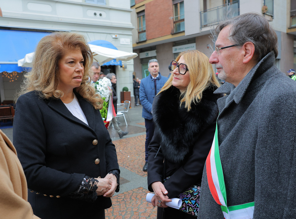 Президентът Йотова отдаде почит пред барелефа на Левски в Монца