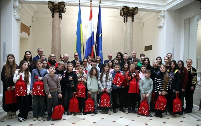 ХИНА: Хърватският външен министър приветства в Загреб украински деца, които ще бъдат обучени как да се пазят от мини