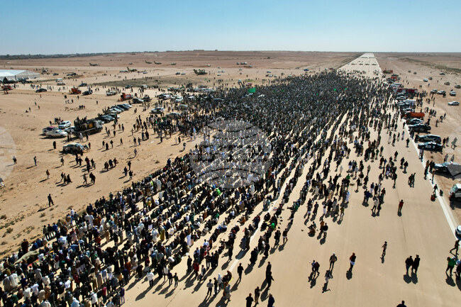 Хиляди се събраха в Либия за погребението на Сейф ал Ислам, син на Муамар Кадафи 