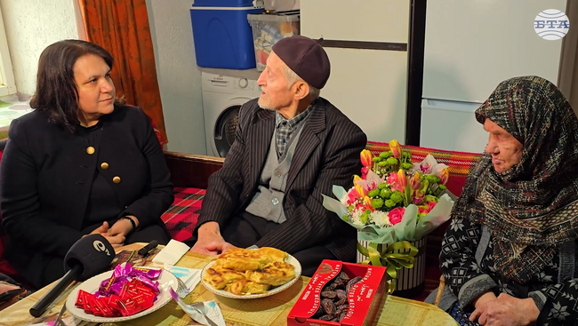 Със 75 години брачен живот, баба Анифе и дядо Хасан от момчилградското село Конче са семейството с най-дългогодишен брак в общината