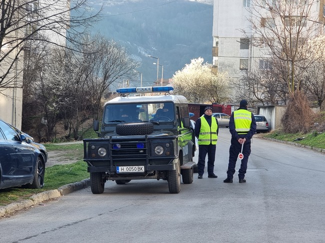 В хода на специализирана полицейска операция в Шуменско са задържани крадци на нафта и са иззети оръжия, боеприпаси и антики