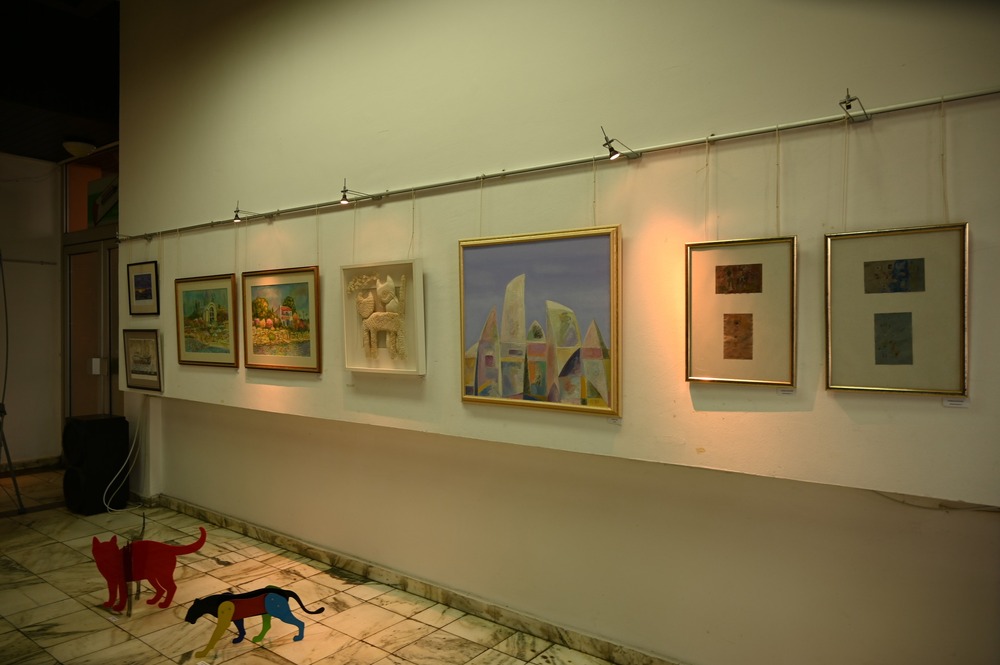 Югозападен университет „Неофит Рилски“ – Благоевград: Преподаватели-художници от ЮЗУ „Неофит Рилски“ представиха творбите си в Арт салона на Радио Благоевград