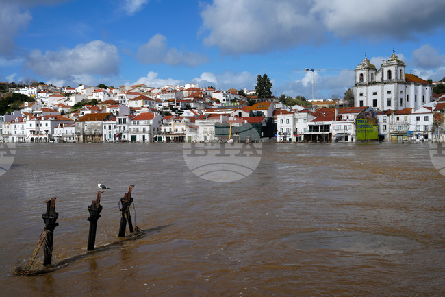 Португалците гласуват на втория тур на президентските избори
