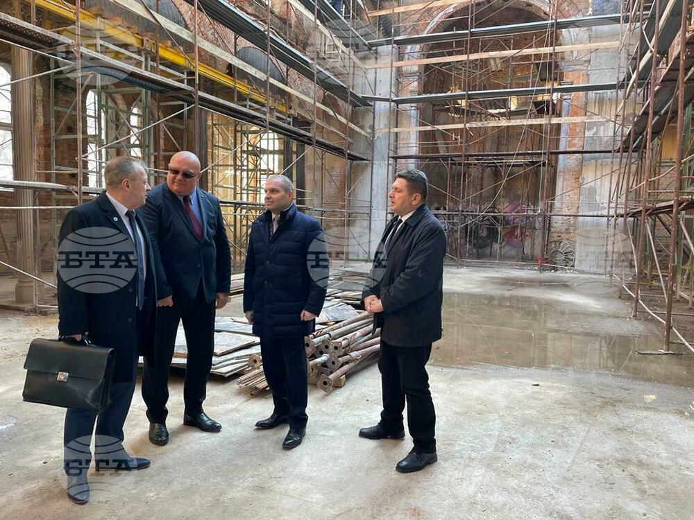 Петстотин милиона лева от бюджета на министерството на регионалното развитие ще бъдат насочени за ремонт на общински пътища и ВиК проекти