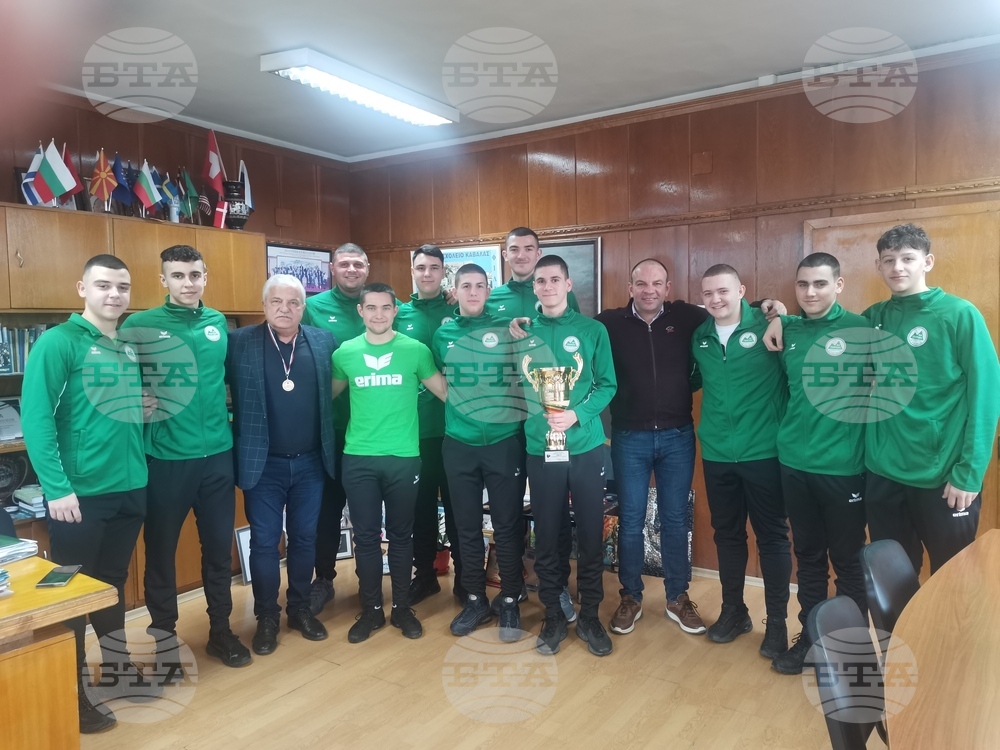 Кметът на Гоце Делчев прие играчите от хандбалния клуб Пирин-64 след спечелването на Купата на България за юноши до 19 години