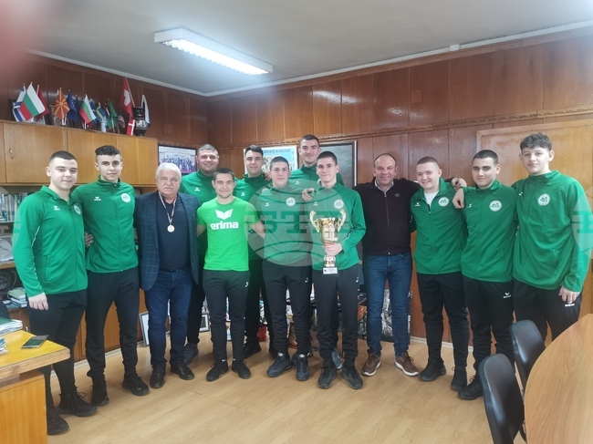 Кметът на Гоце Делчев прие играчите от хандбалния клуб Пирин-64 след спечелването на Купата на България за юноши до 19 години