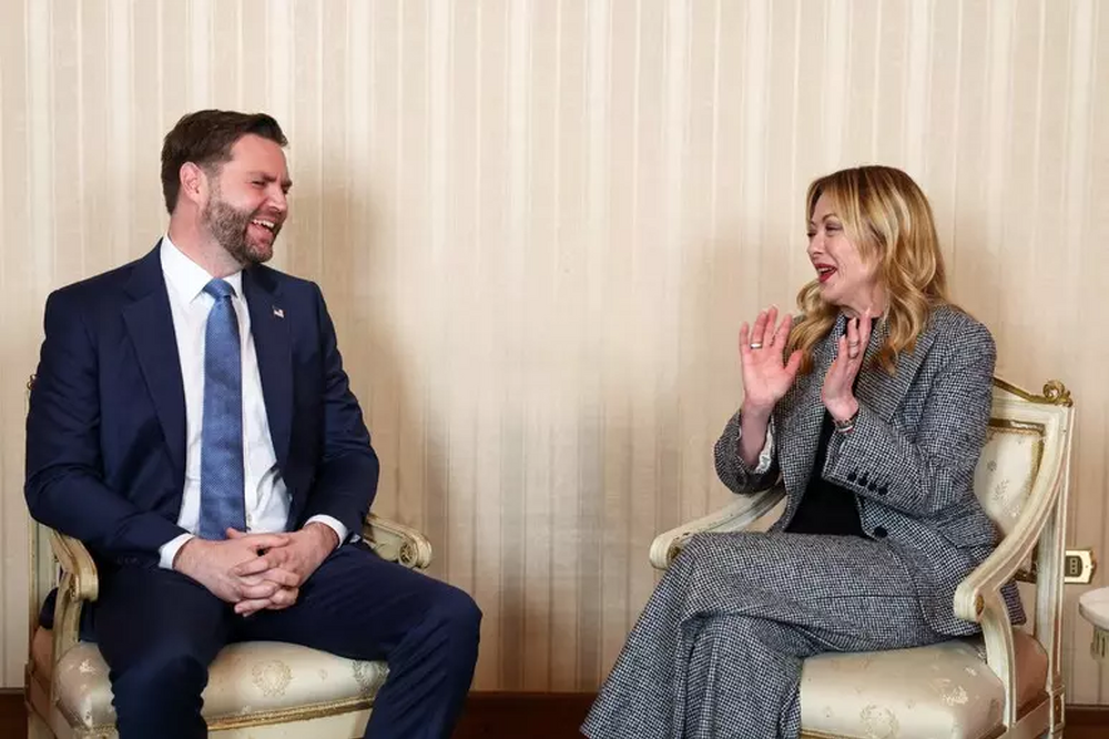 АНСА: Мелони подчерта на среща с вицепрезидента на САЩ общите ценности на Запада 