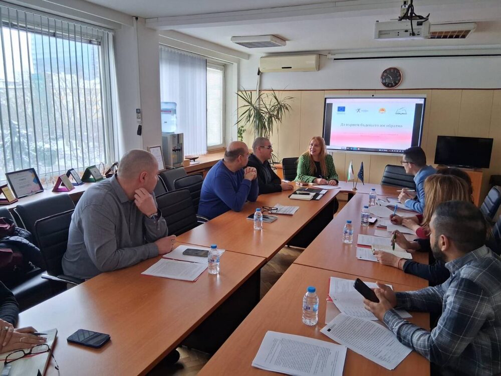  Началникът на РУО в София-град д-р Елеонора Лилова обсъди с представители на МВР нов проект за привличане на учениците в училище