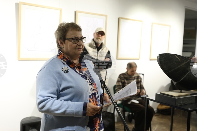 Творбите на Михаел Артамонцев и Сава Цонев ни карат да съзерцаваме формата, каза Аделина Филева при откриването на изложбата „Свързаност“