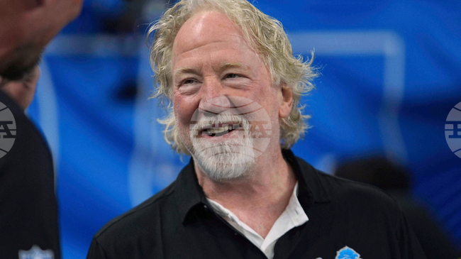 Актьорът Тимъти Бъсфилд е обвинен за четири случая на сексуален контакт с деца