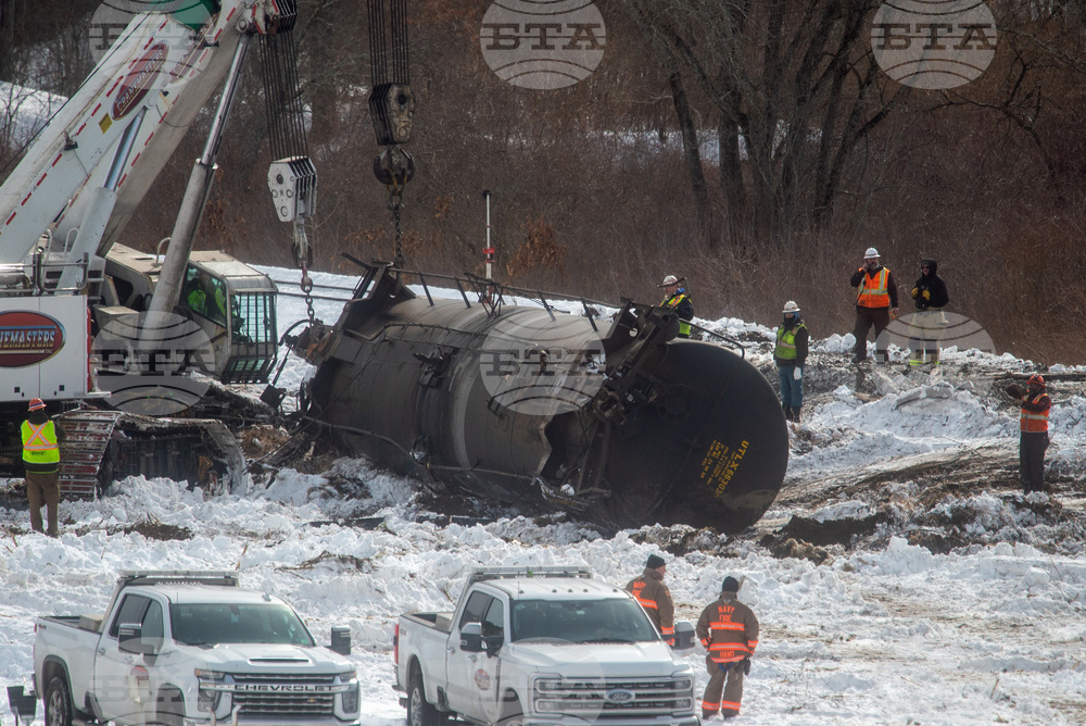 Freight Train Derails Connecticut