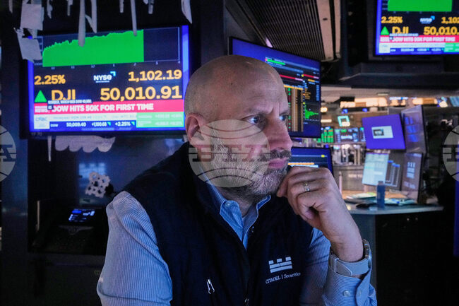 Уолстрийт отвори смесено в очакване на ключови икономически данни