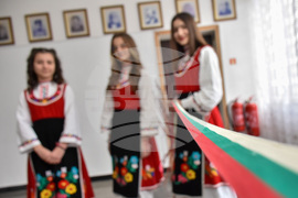 Калофер - бюст-паметник на Христо Ботев