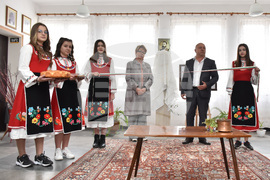 Калофер - бюст-паметник на Христо Ботев