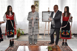 Калофер - бюст-паметник на Христо Ботев