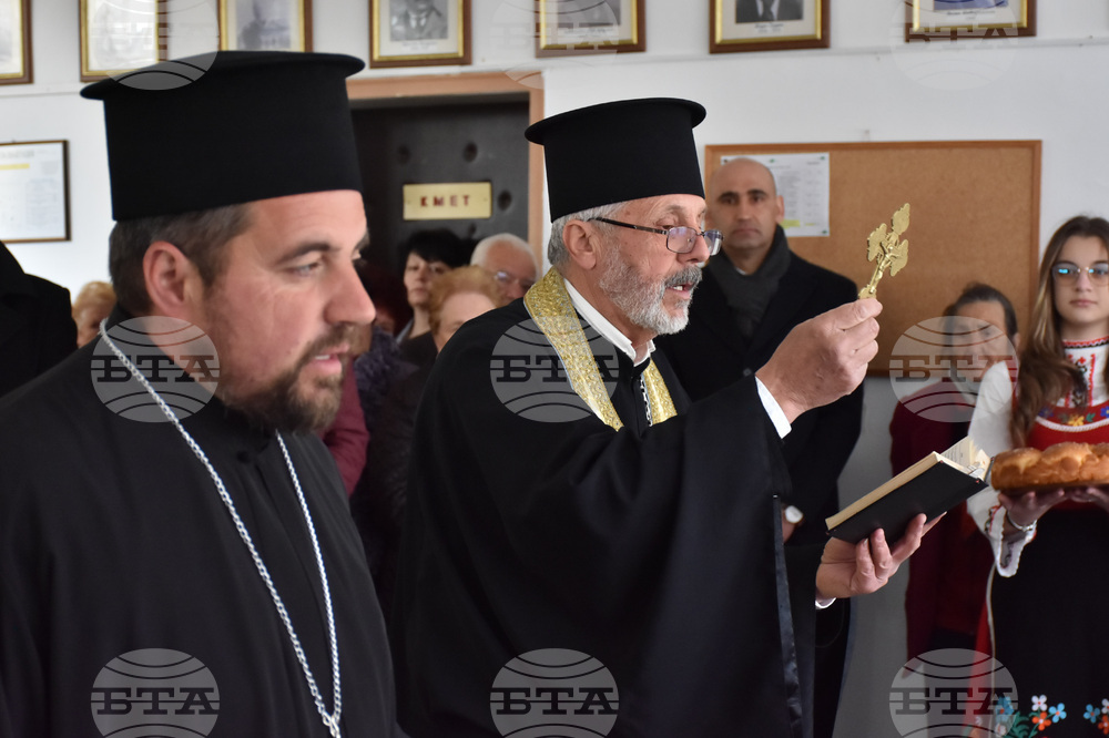 Калофер - бюст-паметник на Христо Ботев