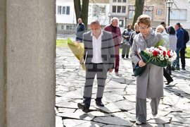 Калофер - бюст-паметник на Христо Ботев