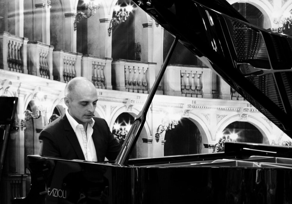 Пианистът Иван Янъков представя нов албум в зала „България