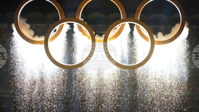 Първият състезателен ден след официалното откриване на XXV зимна Олимпиада ще премине без българско участие, ще бъдат раздадени първите пет комплекта медали