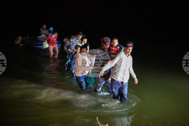 Border Separating Families