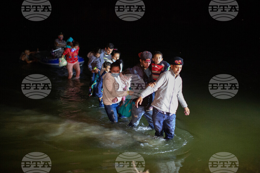 Border Separating Families