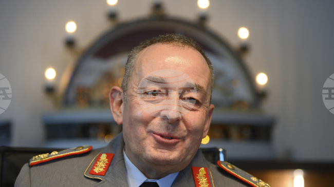 Русия никога не трябва да си въобразява, че може да победи НАТО, заяви германски генерал