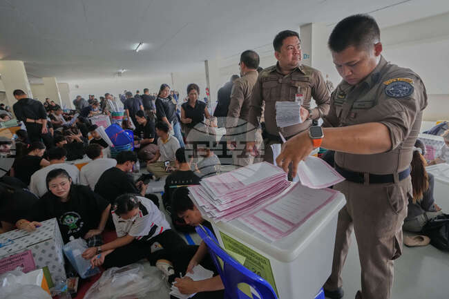 Тайланд гласува на предсрочни избори