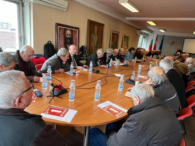 Нинова: Политиката за повишаване на доходите трябва да продължи