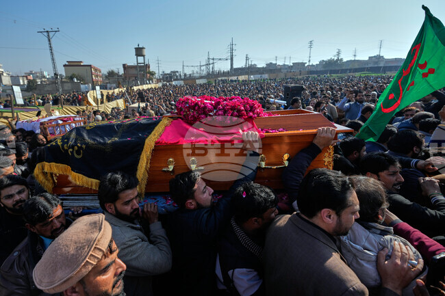 Пакистан оплаква жертвите на вчерашния атентат в шиитска джамия, които станаха 36