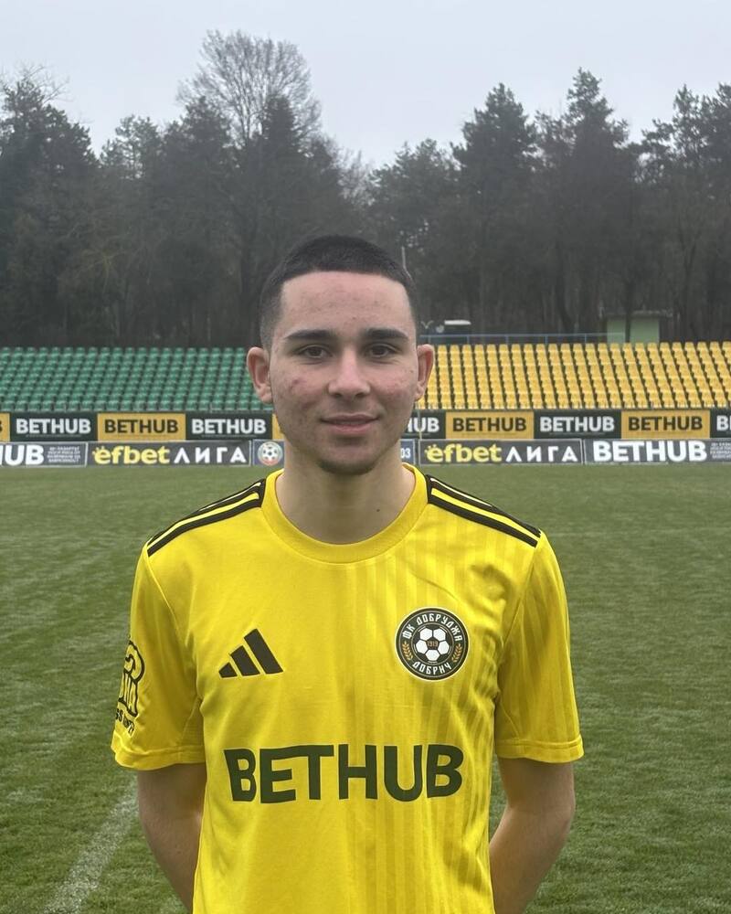 Добруджа привлече полузащитник минал през школата на Борнемут