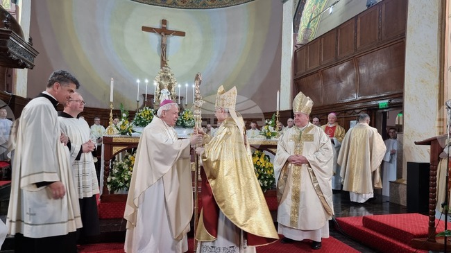 Новоназначеният епископ на Софийско-Пловдивския диоцез монсеньор Румен Станев встъпи в длъжност по време на тържествена литургия