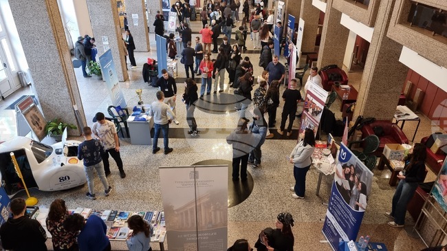 Форум за кариерно ориентиране събра в Русе представители на 24 университета, ученици и специалисти