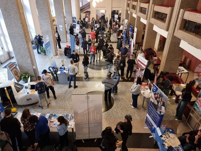 Форум за кариерно ориентиране събра в Русе представители на 24 университета, ученици и специалисти