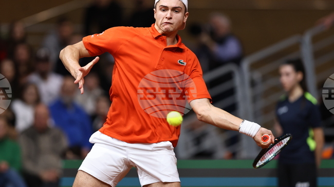 Александър Василев допусна поражение в първия кръг на турнир по тенис от сериите "Чалънджър" в Рим
