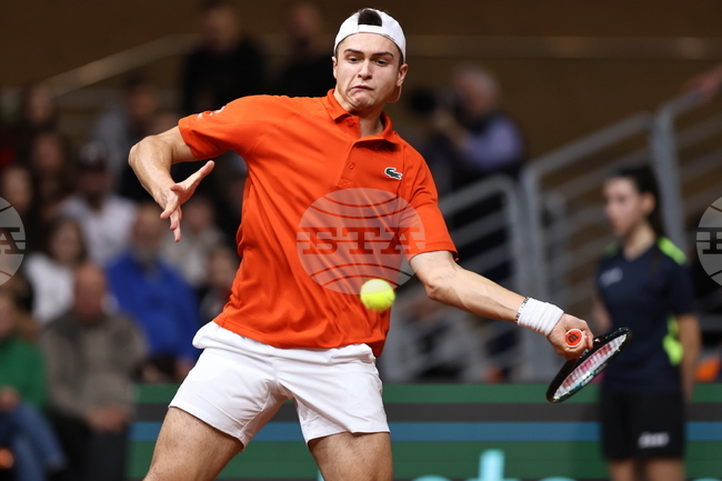 Александър Василев допусна поражение в първия кръг на турнир по тенис от сериите "Чалънджър" в Рим