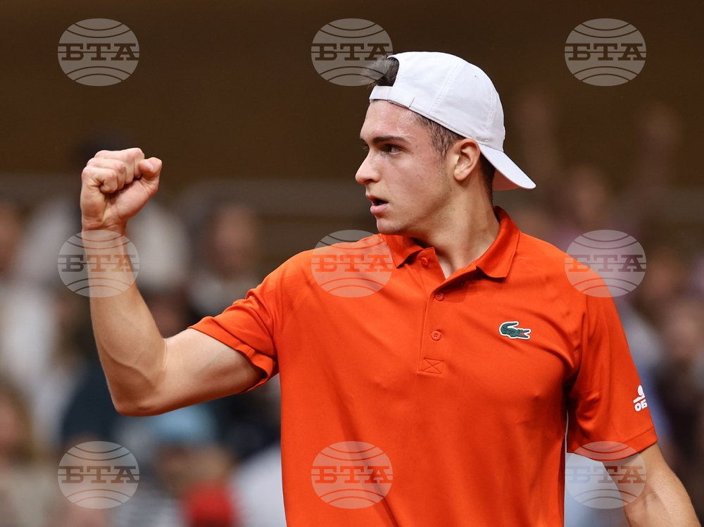 "Опитът беше това, което надделя", заяви Александър Василев след двубоя си с Рафаел Колиньон за Купа "Дейвис" 