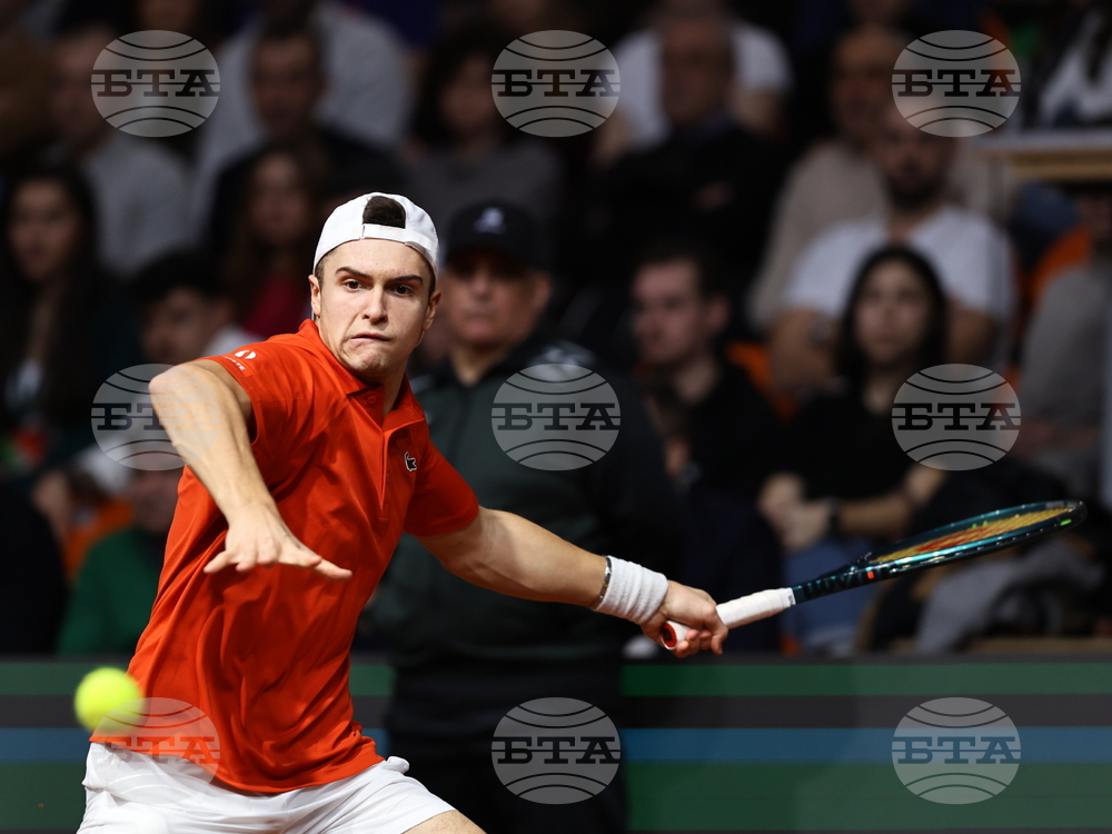 Александър Василев отстъпи пред Рафаел Колиньон в първата среща между България и Белгия от Световната група на Купа "Дейвис"