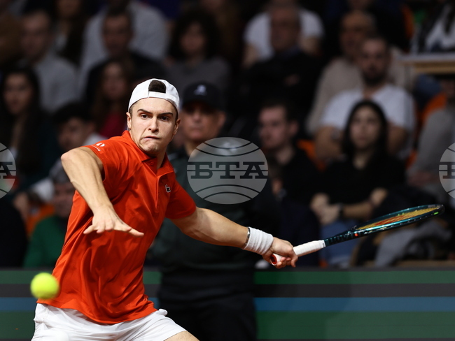 Александър Василев отстъпи пред Рафаел Колиньон в първата среща между България и Белгия от Световната група на Купа "Дейвис"