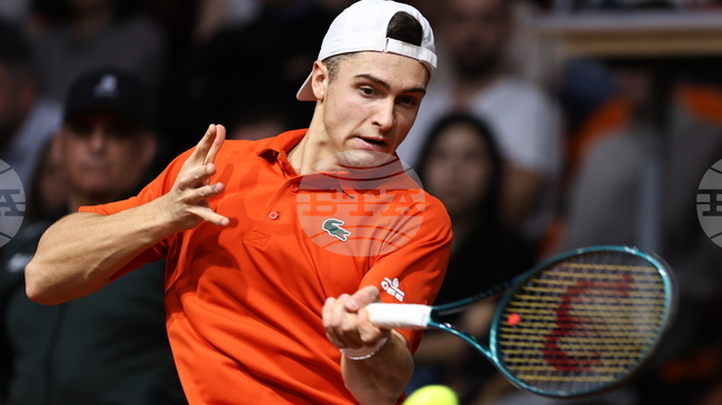 Александър Василев загуби от водача в основната схема във втория кръг на сингъл на турнир по тенис в Анталия