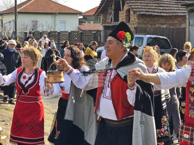 Лозарството и винарството са дълбоко вкоренени в традициите на Неговановци, каза кметът на селото Емилия Крумова