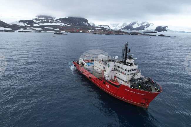 Научноизследователският кораб "Св. св. Кирил и Методий" достигна за първи път до Антарктическия континент