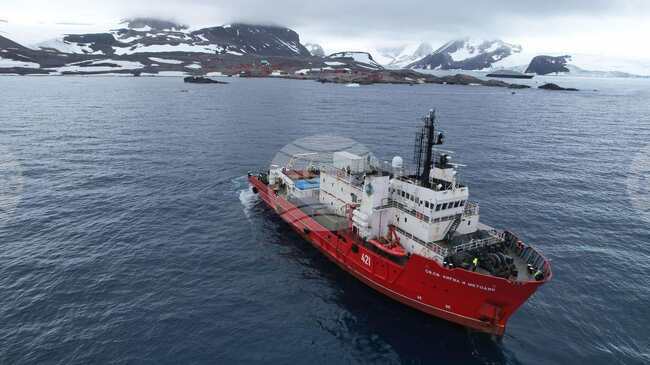 Bulgarian Naval Research Vessel Reaches Antarctic Mainland for First Time